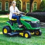John Deere S100 42 in. 17.5 HP GAS Hydrostatic Riding Lawn Tractor - Image 4